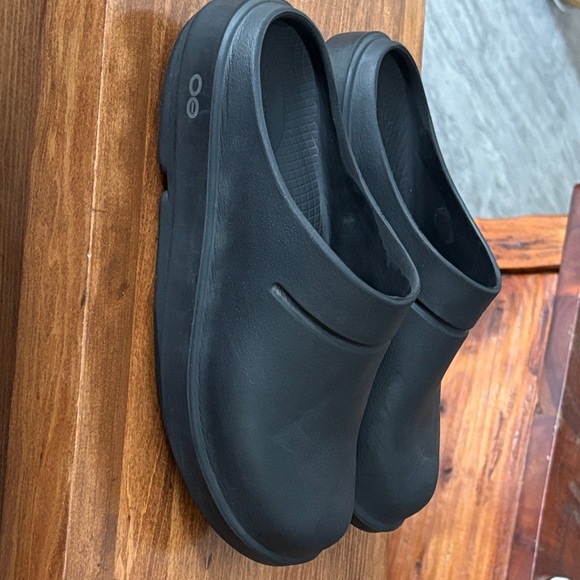 OOFOS Black Women's Slip-On Loafers - Picture 3 of 7